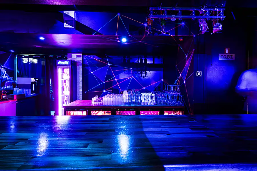 Vue du bar au Lola Club Libertin à Bordeaux.
