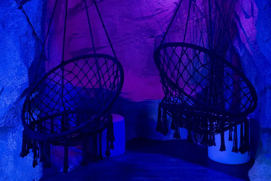 Espace cosy au Lola Club Libertin à Bordeaux.