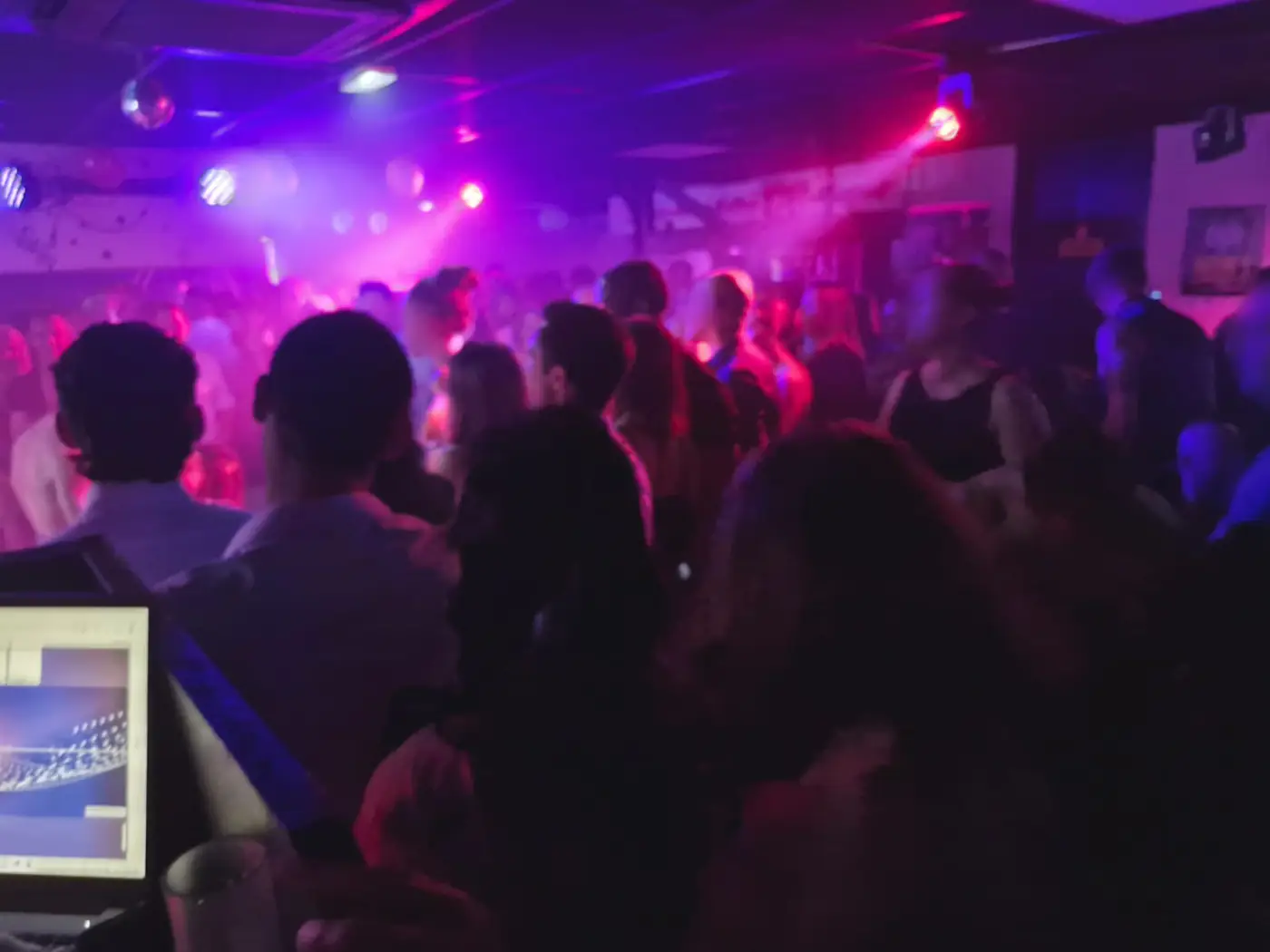 ✨ Pourquoi choisir Lola Club ? — L’Ôlà, club libertin à Bruges près de Bordeaux